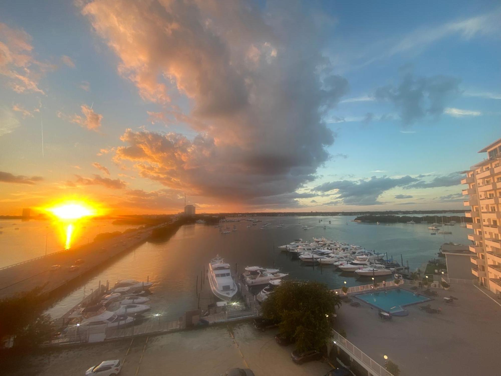 Panoramic Luxurious Waterfront One Bedroom Apartment With Miami Skyline View Free Parking 5Min Drive To Miami Beach Exterior foto