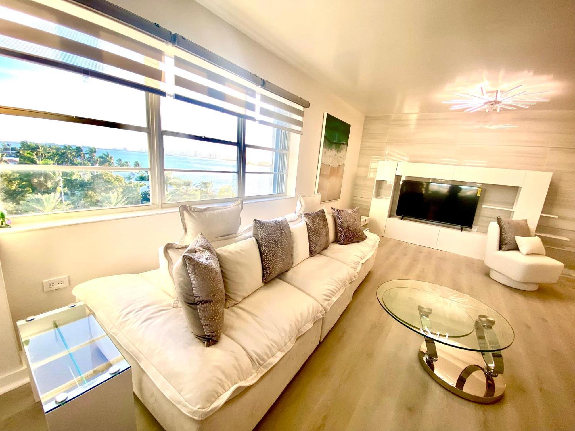 Panoramic Luxurious Waterfront One Bedroom Apartment With Miami Skyline View Free Parking 5Min Drive To Miami Beach Exterior foto